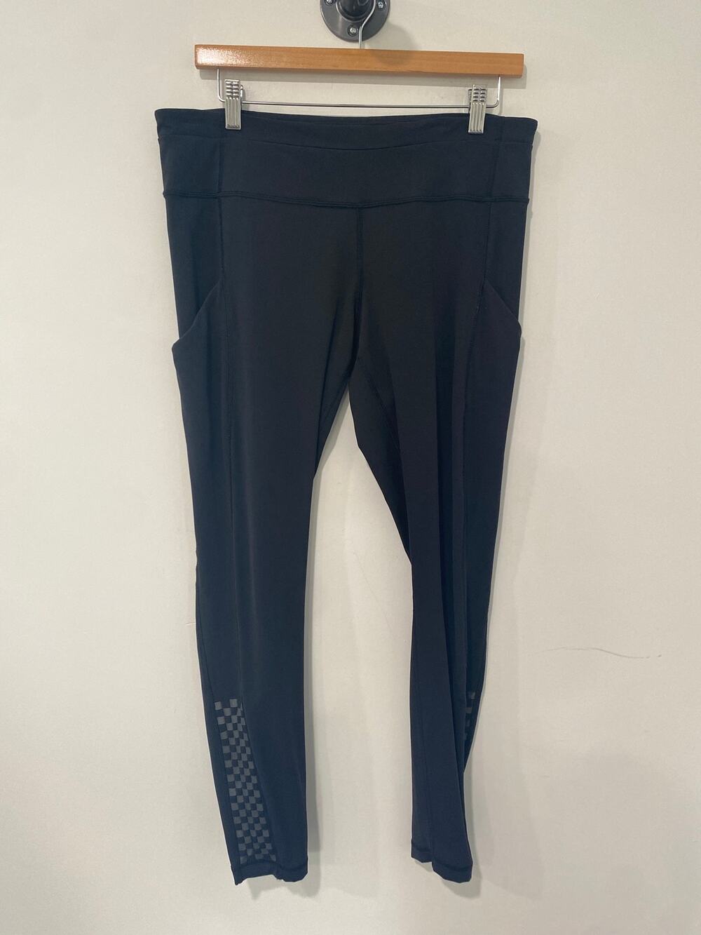 Lululemon Leggings Side Pockets Checker Pattern Detail Black Size 10